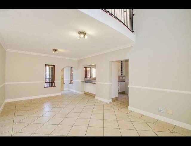 3 BEDROOM TOWNHOUSE FOR SALE IN LONEHILL